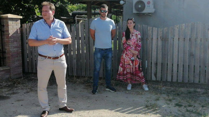 Fekete Gábor alpolgármester, Berta Mihály (KVÜ), Laczkó-Zsámboki Angéla képviselő / Fotó: KecsUP Hírek/Barna Imre