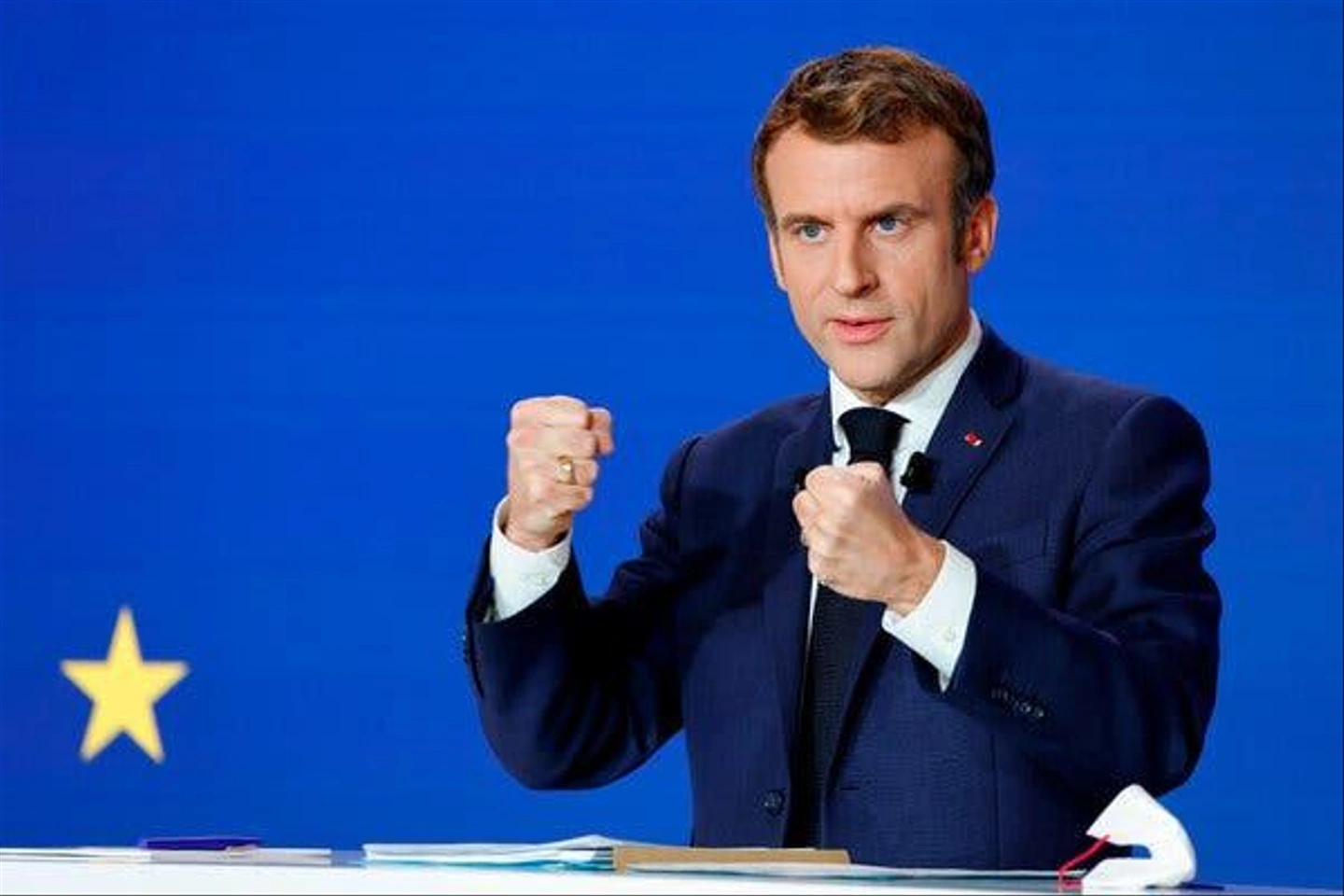 09MACRON-articleLarge.jpg