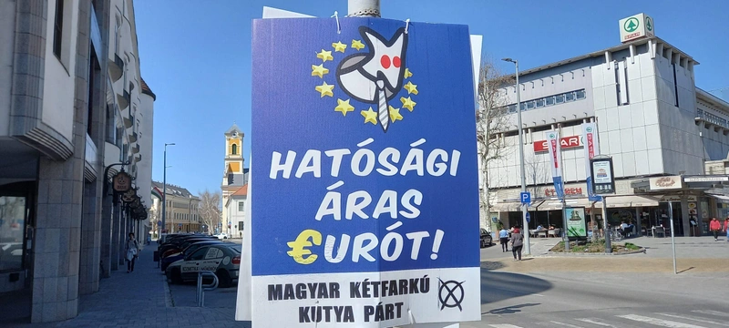 MKKP plakát a belvárosban Kecskeméten / Fotó: kecsup.hu