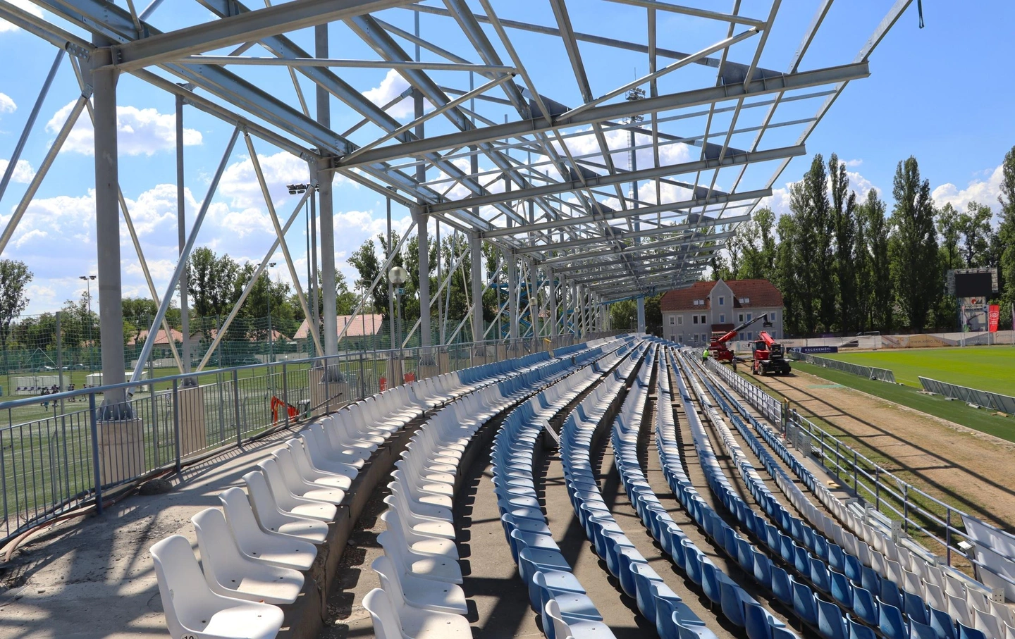 Széktói Stadion lelátófedés (9)
