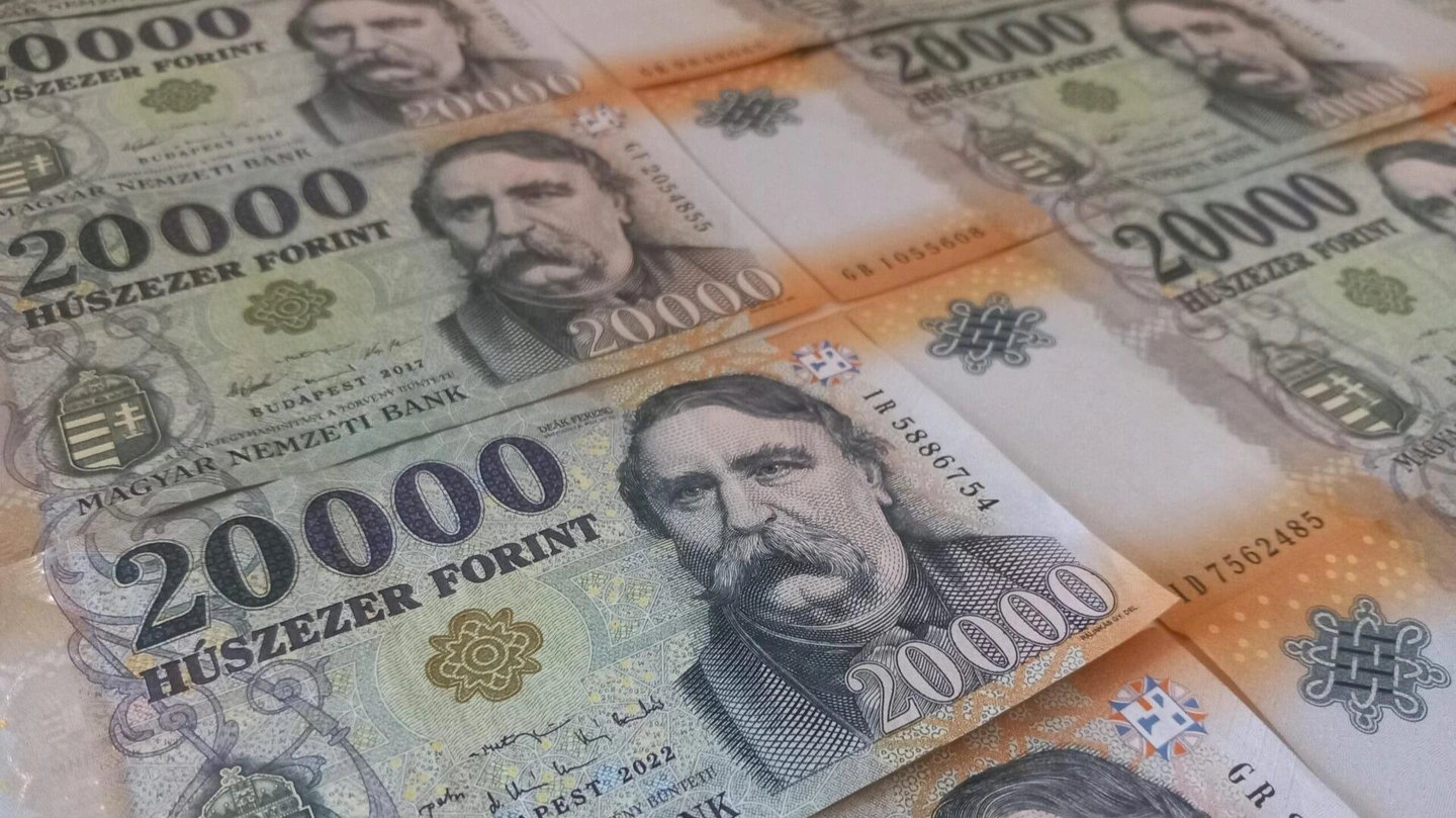 penz-forint-scaled-1920x1440.jpg