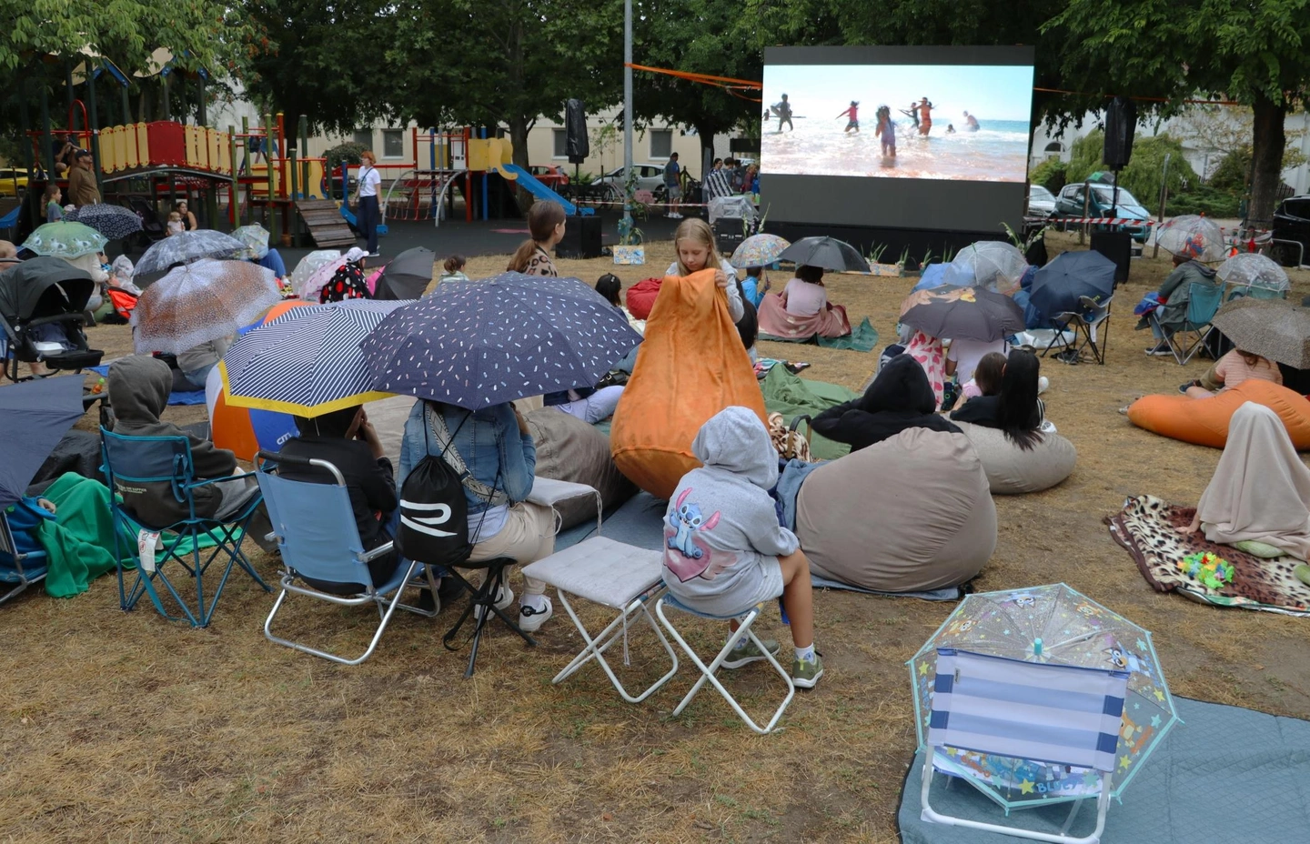 Petőfi Park jótékonysági kertmozi piknik (11)
