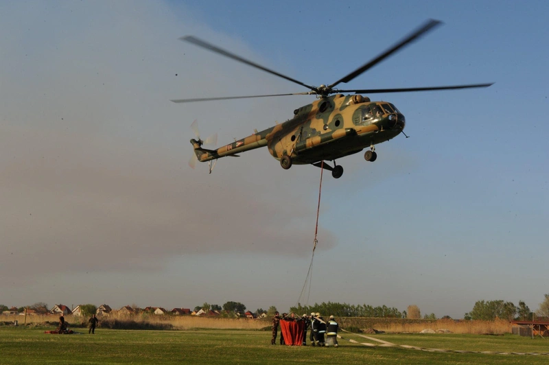 Volt olyan nap, amikor a helikopter 79 alkalommal emelkedett a magasba – 2012. április/május/ Fotó: BM Országos Katasztrófavédelmi Főigazgatóság Facebook
