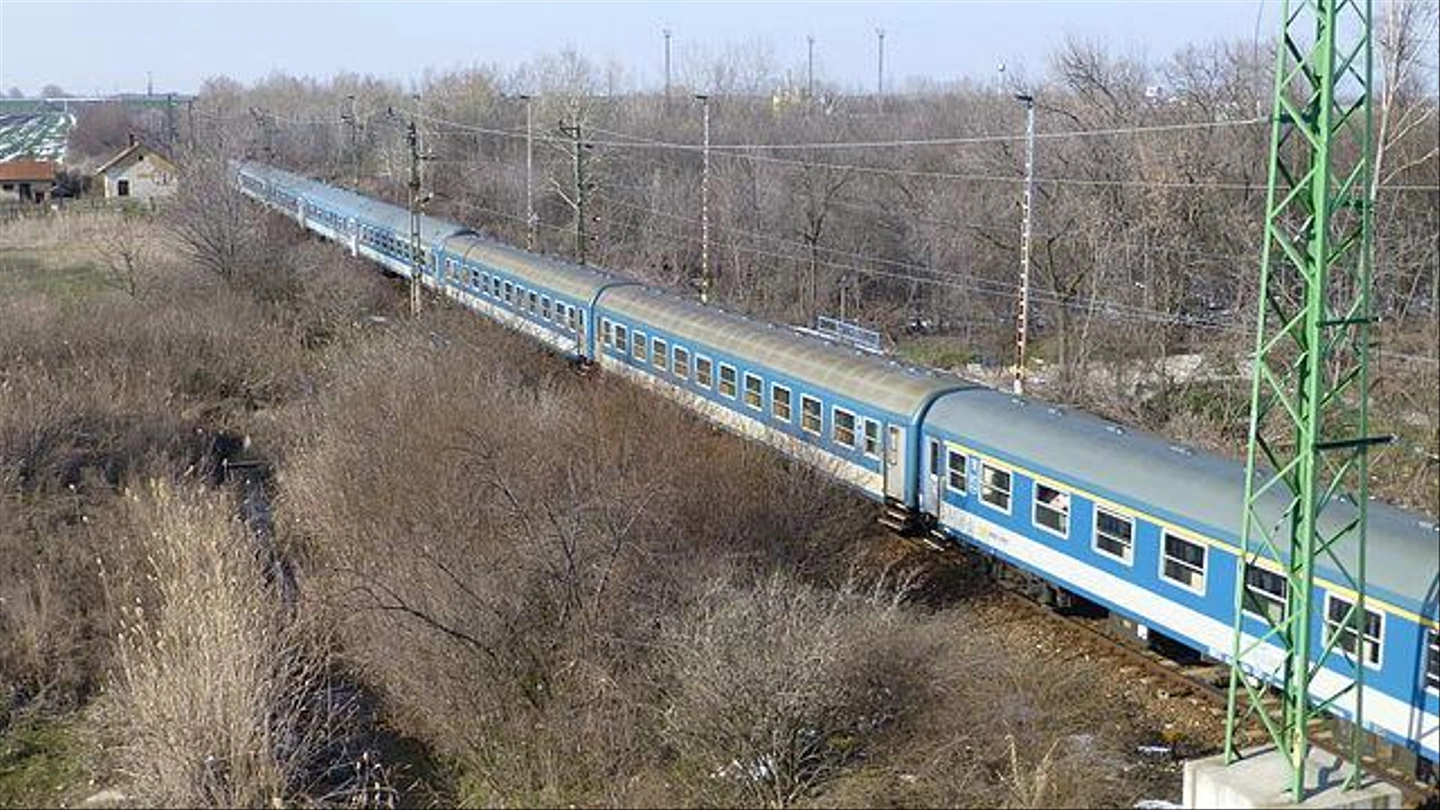 640px-Szeged-Kiskundorozsma_M%C3%81V-Start_756_Maros_IC__2013-03-17.jpg