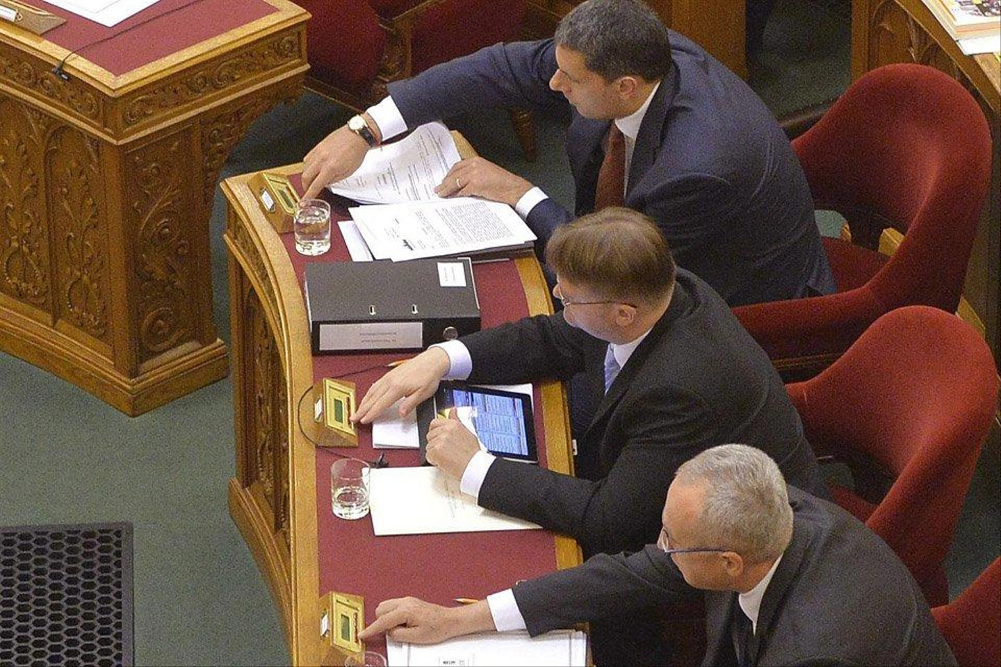 parlament-szavazas.jpg