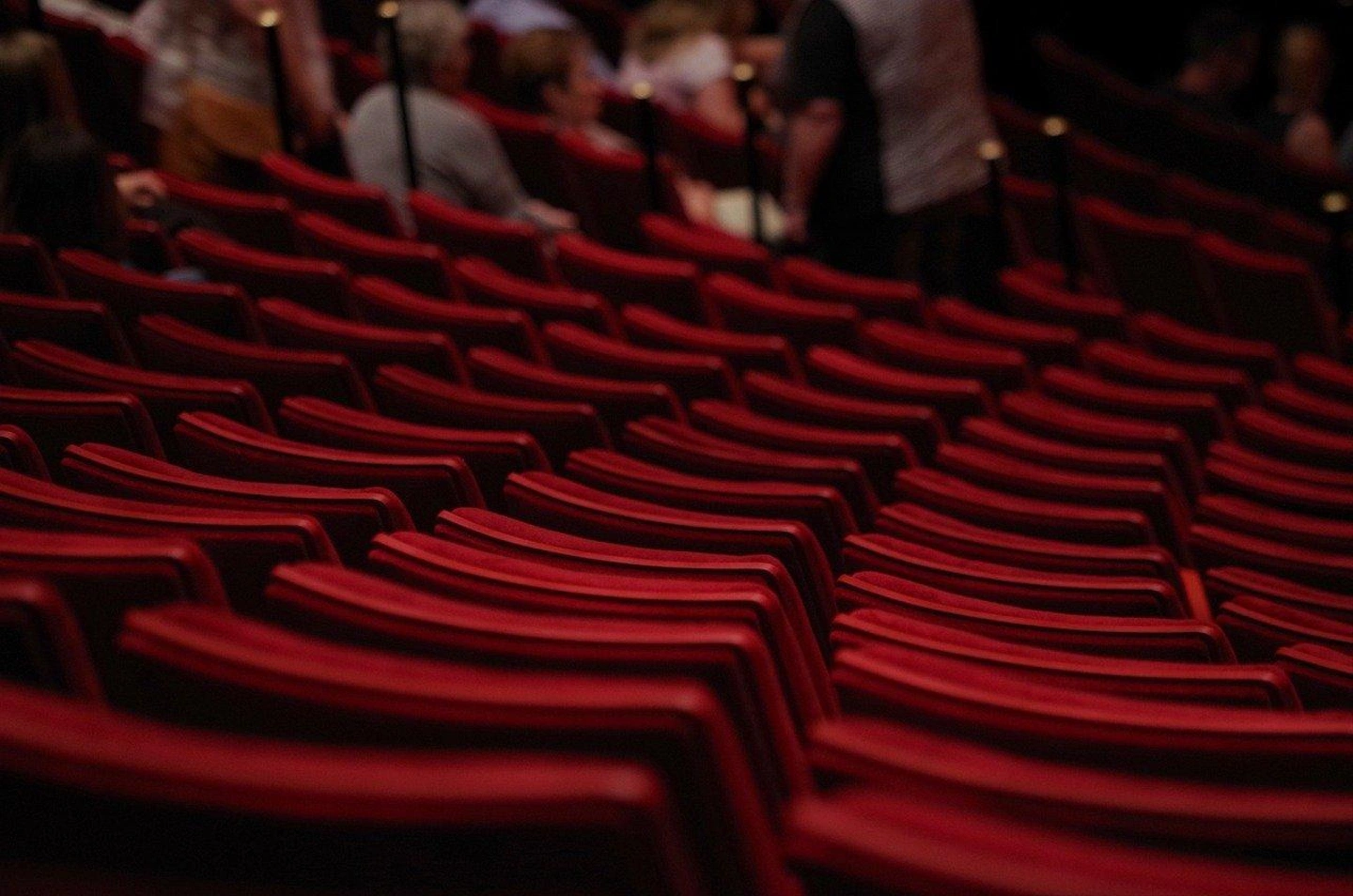 theatre-gb76e1fb3b_1280.jpg