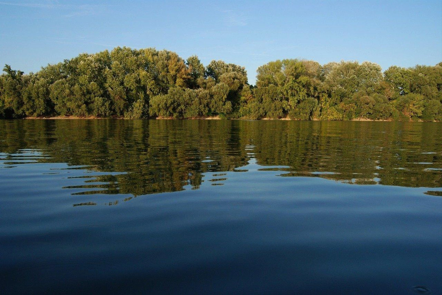 body-of-water-3248373_1280.jpg