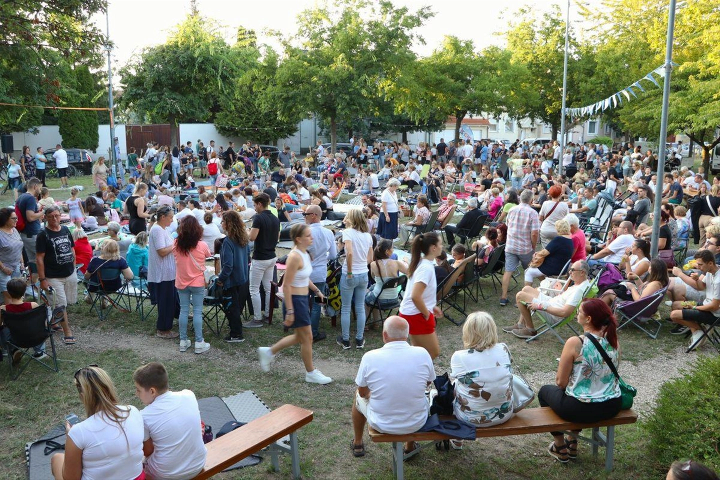 Danyi-Boti-Petofi-Park-jotekonysagi-kertmozi-52.jpg