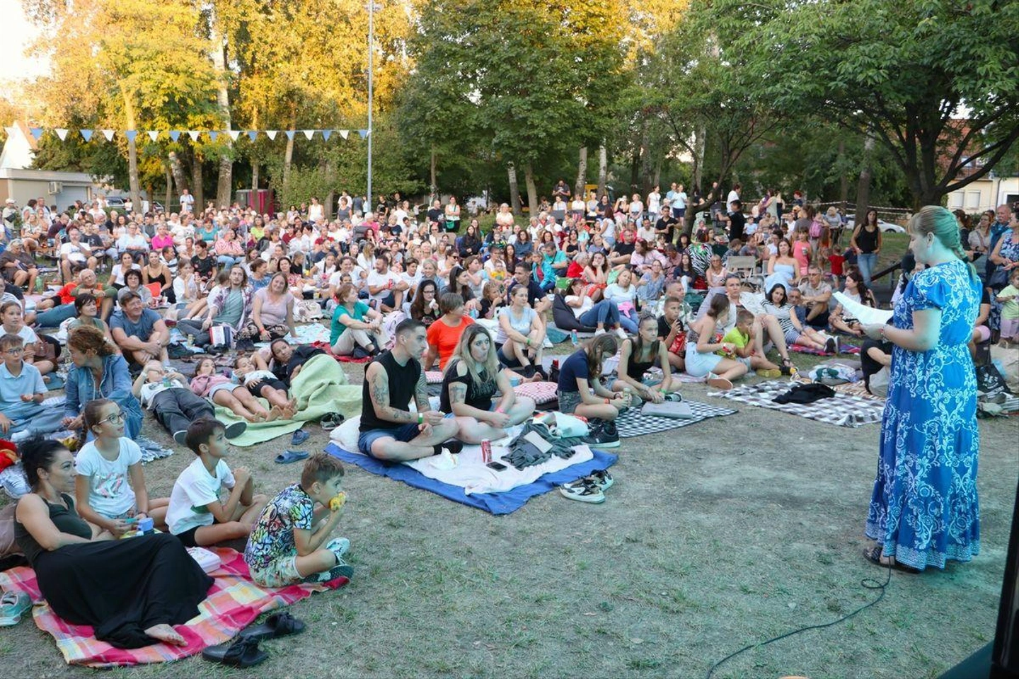 Danyi-Boti-Petofi-Park-jotekonysagi-kertmozi-58.jpg