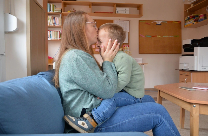 „Nagyon büszkék vagyunk rá, és arra tanítjuk, hogy legyen ő is büszke magára, hiszen különleges, 20-30 ezer gyerekből egy olyan, mint ő” – vallja az édesanya