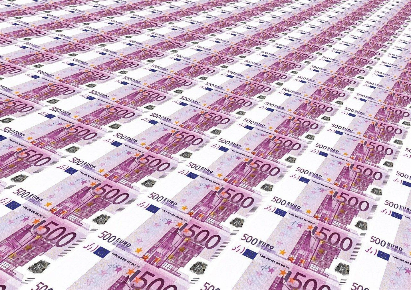 glut-of-money-g91089786a_1280.jpg
