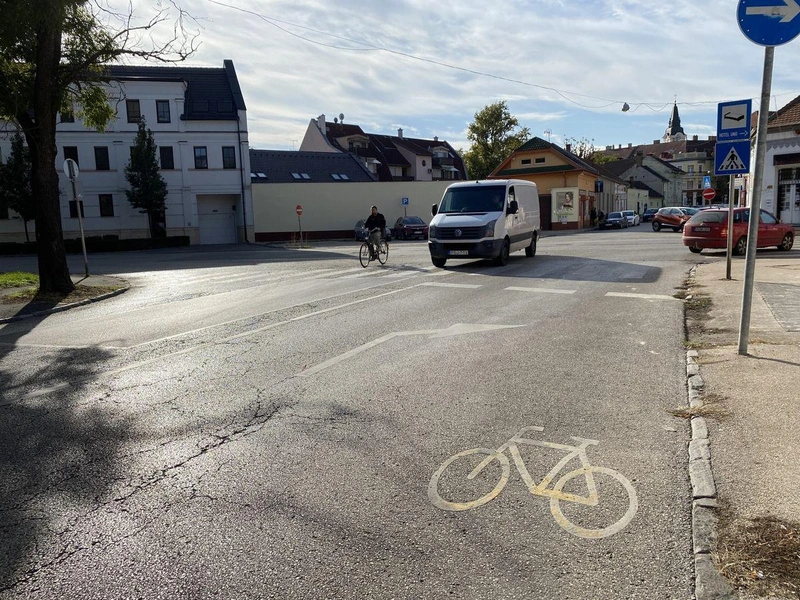 Pont a kiskörútnál fogy el a kerékpárút / Fotó: kecsup.hu