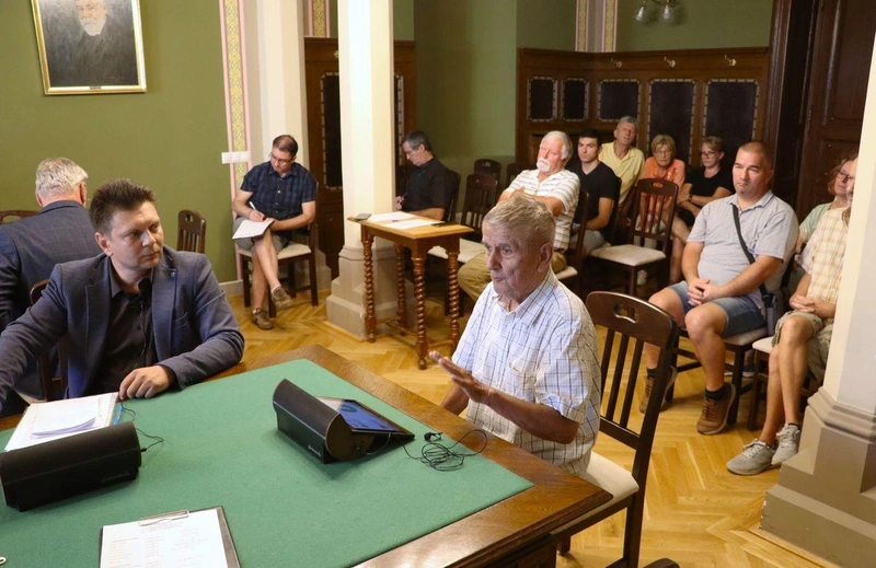 Az informális bizottsági ülés, amelyen jónéhány lakó is megjelent / fotó: Hraskó István, KecsUP Hírek