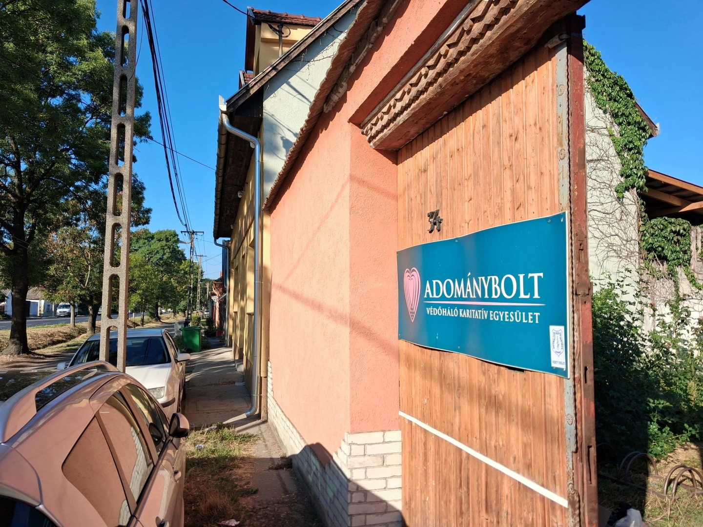Védőháló adománybolt 04
