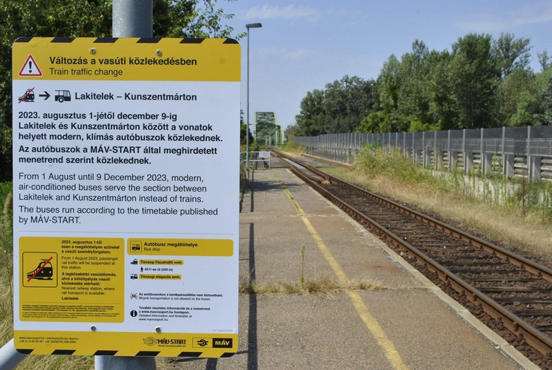 A híd, ami eredetileg közúti, majd közös közúti-vasúti híd volt, végül csak vasúti híd. / Fotó: kecsup.hu
