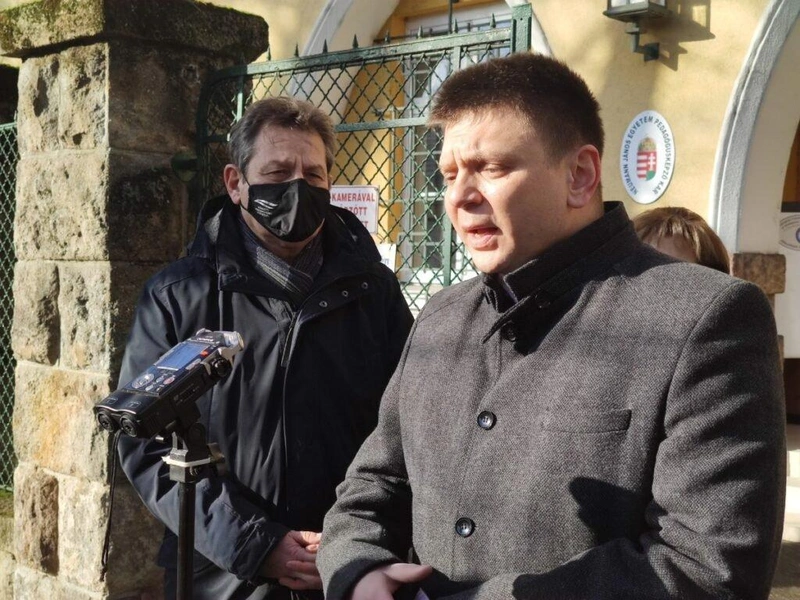 Dr. Tóth Szilárdnál a szó