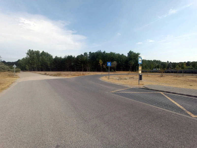 Az erdő előtti részen épül meg a játszótér