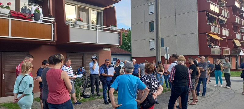 Újabb gyűlést tartottak a Bajza utcai lalók a tervezett bölcsőde építéséről – 2022. május 12. / Fotó: kecsup.hu