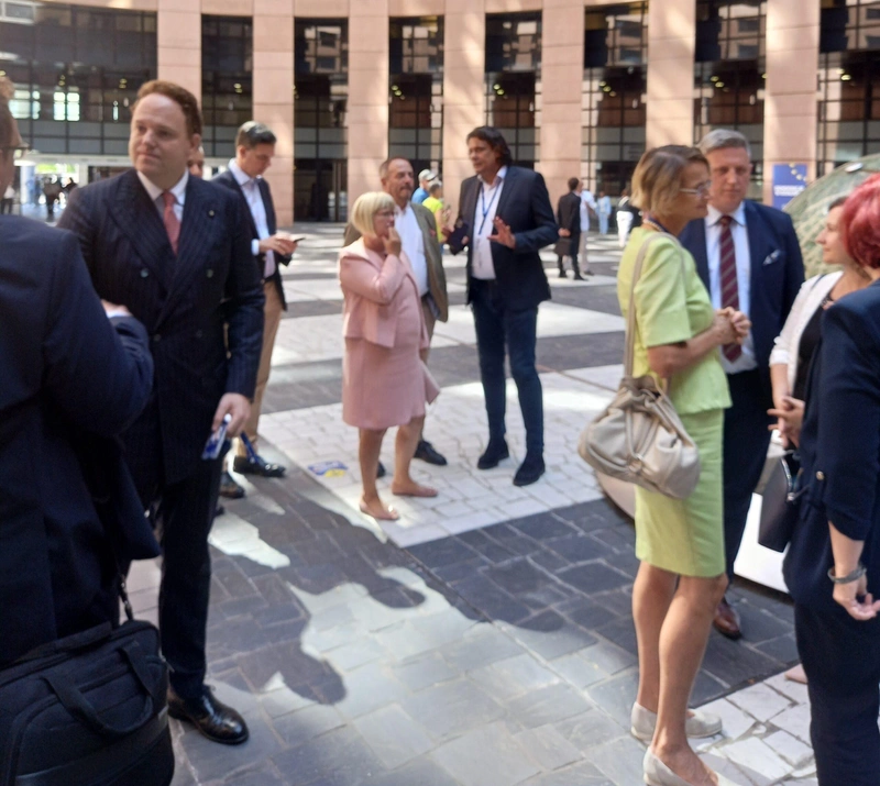 Deutsch Tamás az Európai Parlament képviselője Gál Kingával / Fotó: kecsup.hu