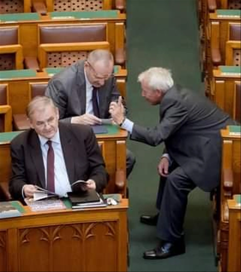 Lezsák Sándor, az Országgyűlés alelnöke, valamint Zsigó Róbert bajai és Font Sándor kalocsai országgyűlési képviselő az Országgyűlés plenáris ülésén 2018. július 2-án. / MTI Fotó: Koszticsák Szilárd