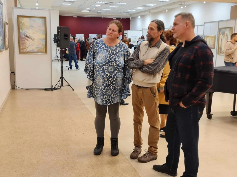 A kiállításon zömében akvarellek, szénrajzok és temperák láthatóak. Fotó: Bajáki Zsanett