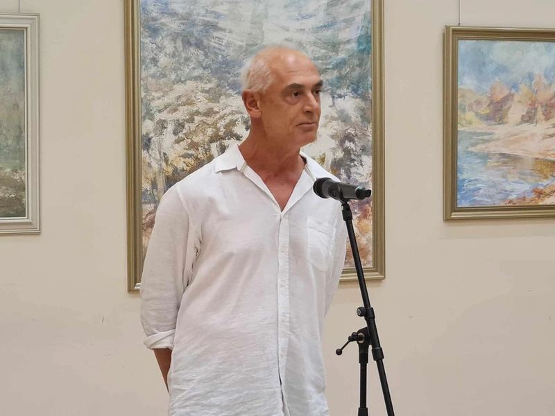 Bruncsák András mesterének, Szappanos Istvánnak ajánlotta a kiállítást. Fotó: Bajáki Zsanett