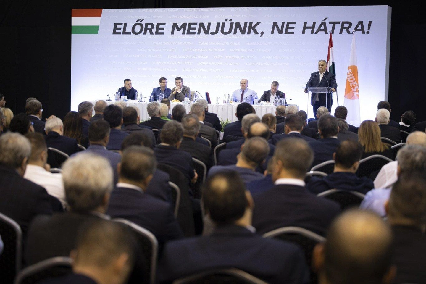 444-orban-elore-menjunk-ne-hatra.jpeg