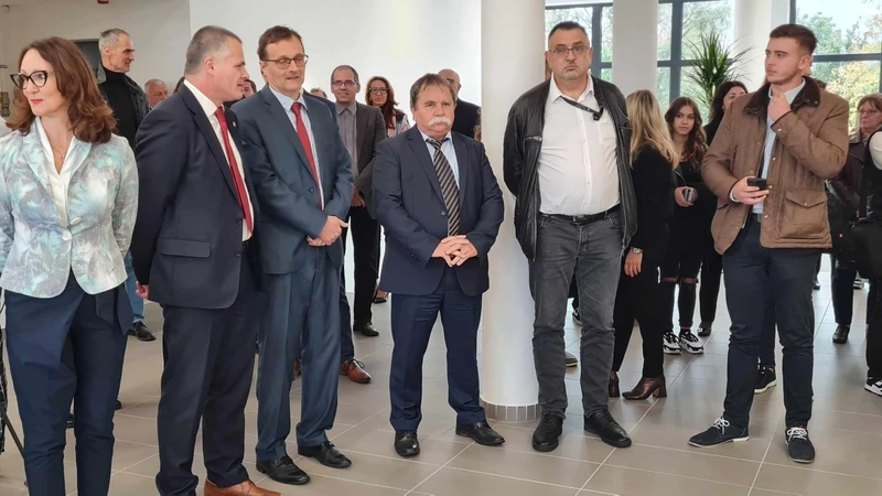 Az átadón jelen volt Salacz László és Dr. Szeberényi Gyula Tamás országgyűlési képviselők, Kovács Ernő vármegyei ispán, és Dr. Mák Kornél, a Bács-Kiskun Vármegyei Közgyűlés alelnöke Fotó: Bajáki Zsanett