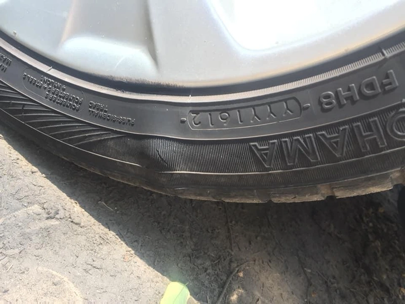 Újabb abroncs bánta a kátyúkat