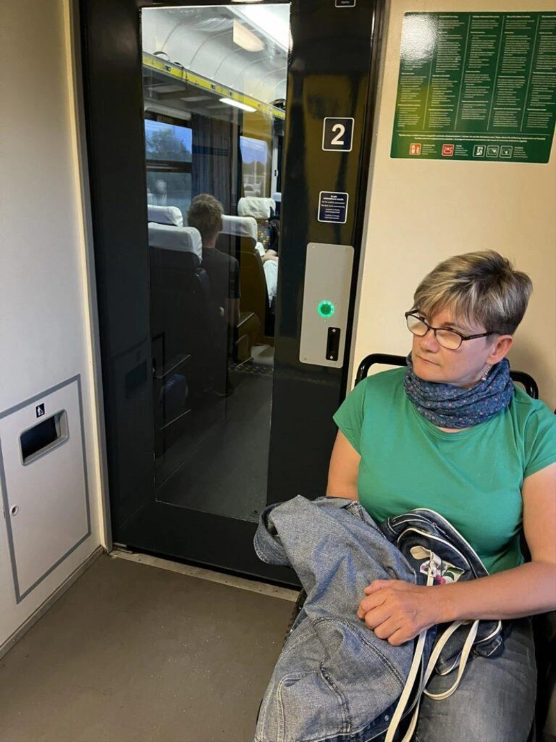 Amikor Gyöngyinek a folyosón (előtérben) kellett utaznia