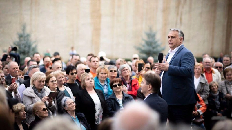 ( Orbán Viktor tart beszédet Egerben. FOTÓ: Fidesz / Facebook)