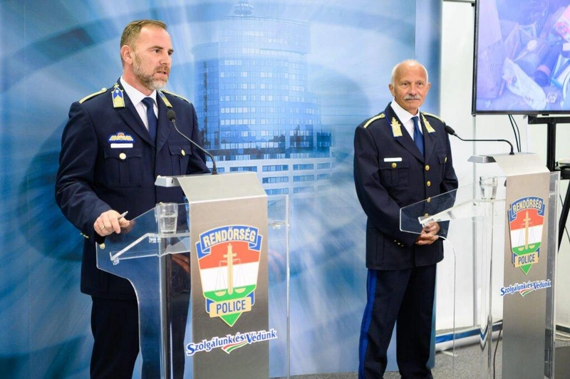 Gál Kristóf, az ORFK szóvivője és Petőfi Attila vezérőrnagy / Fotó: police.hu