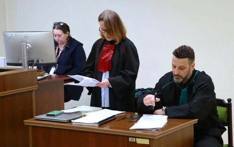A rövid vádismertetés, amelynek során a vádbeli cselekményekről egy szó sem esett / fotó: Hraskó István, KecsUP Hírek