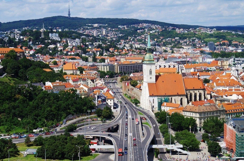 bratislava-1569359_1280.jpg