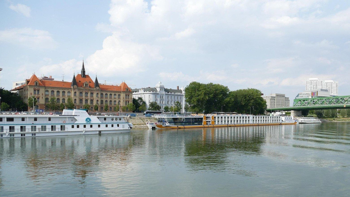 bratislava-2531143_1920.jpg