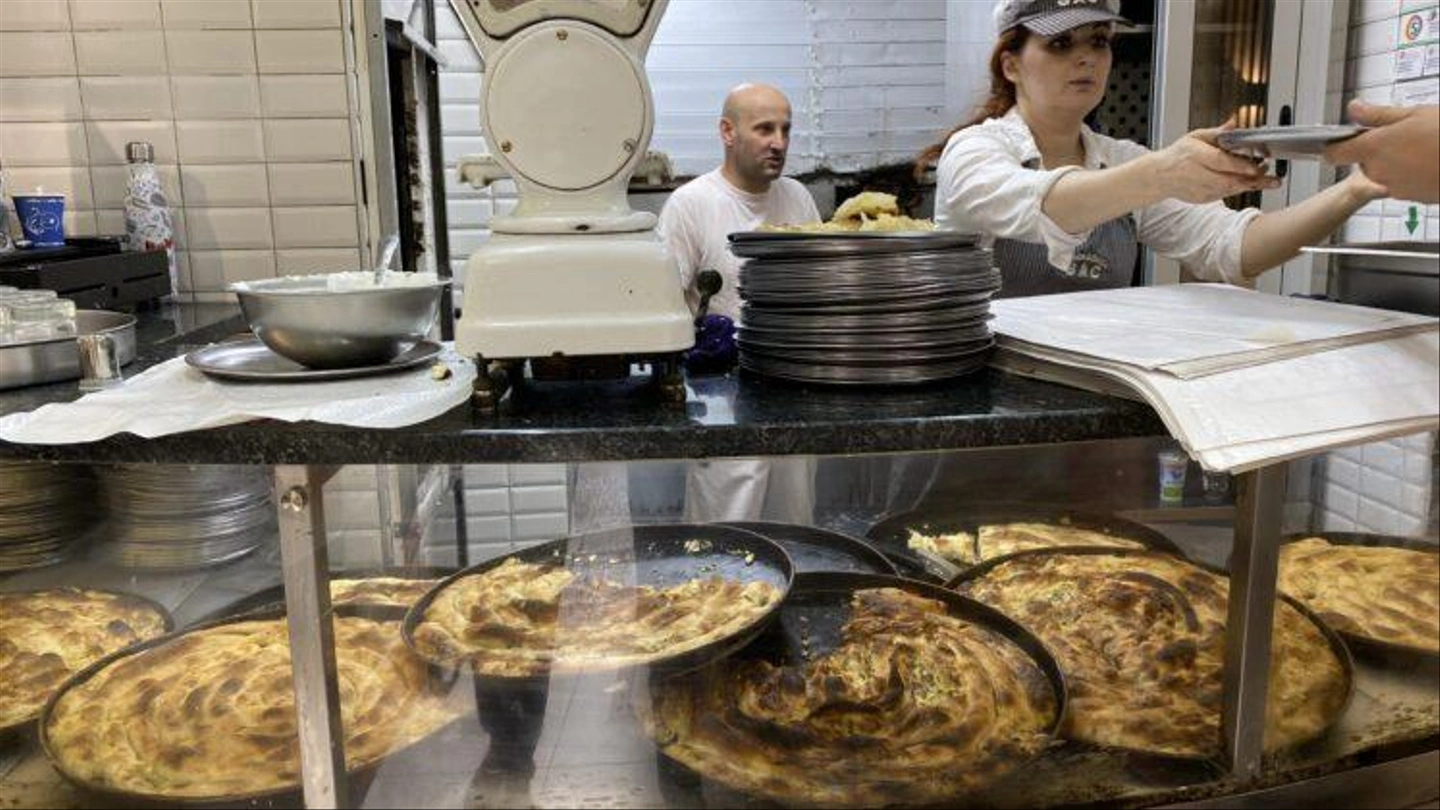 burek-szarajevo23-scaled-747x420.jpeg
