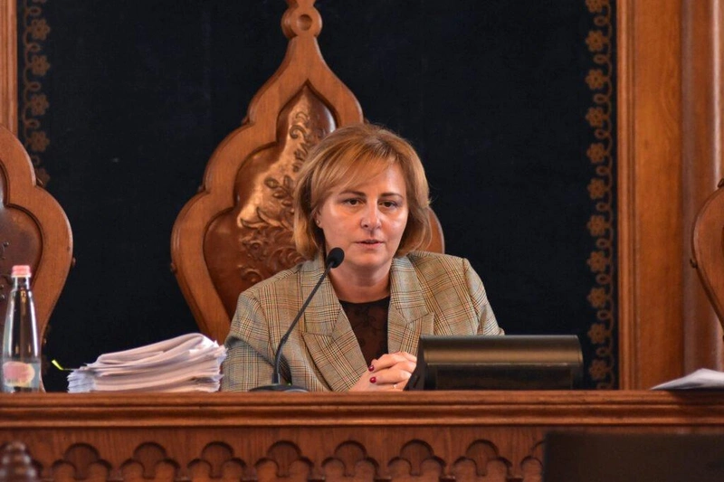 Szemereyné Pataki Klaudia polgármester a kecskeméti közgyűlésen / kecsup.hu
