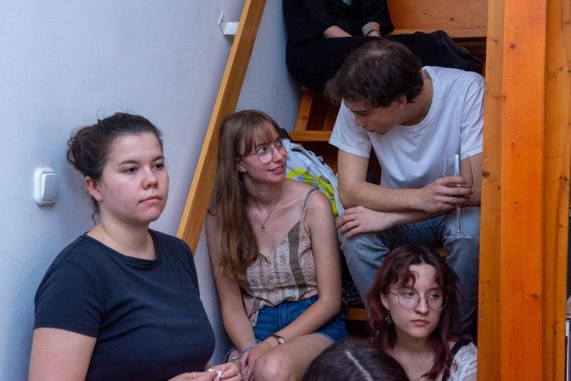 A versklubok és kulturális programok fiatal közönsége csak rövid ideig marad vidéken / Fotó: kecsup.hu