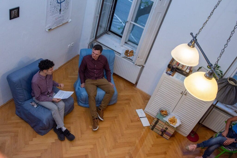 Vámos az írást választotta, hogy feldolgozza a tapasztalatait az őt inspiráló szerzők nyomán / Fotó: kecsup.hu