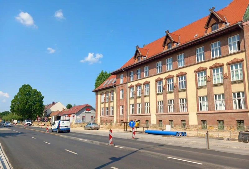 A két tölgyfa kivágása után így fest most a Dózsa György út / Fotó: Hraskó István