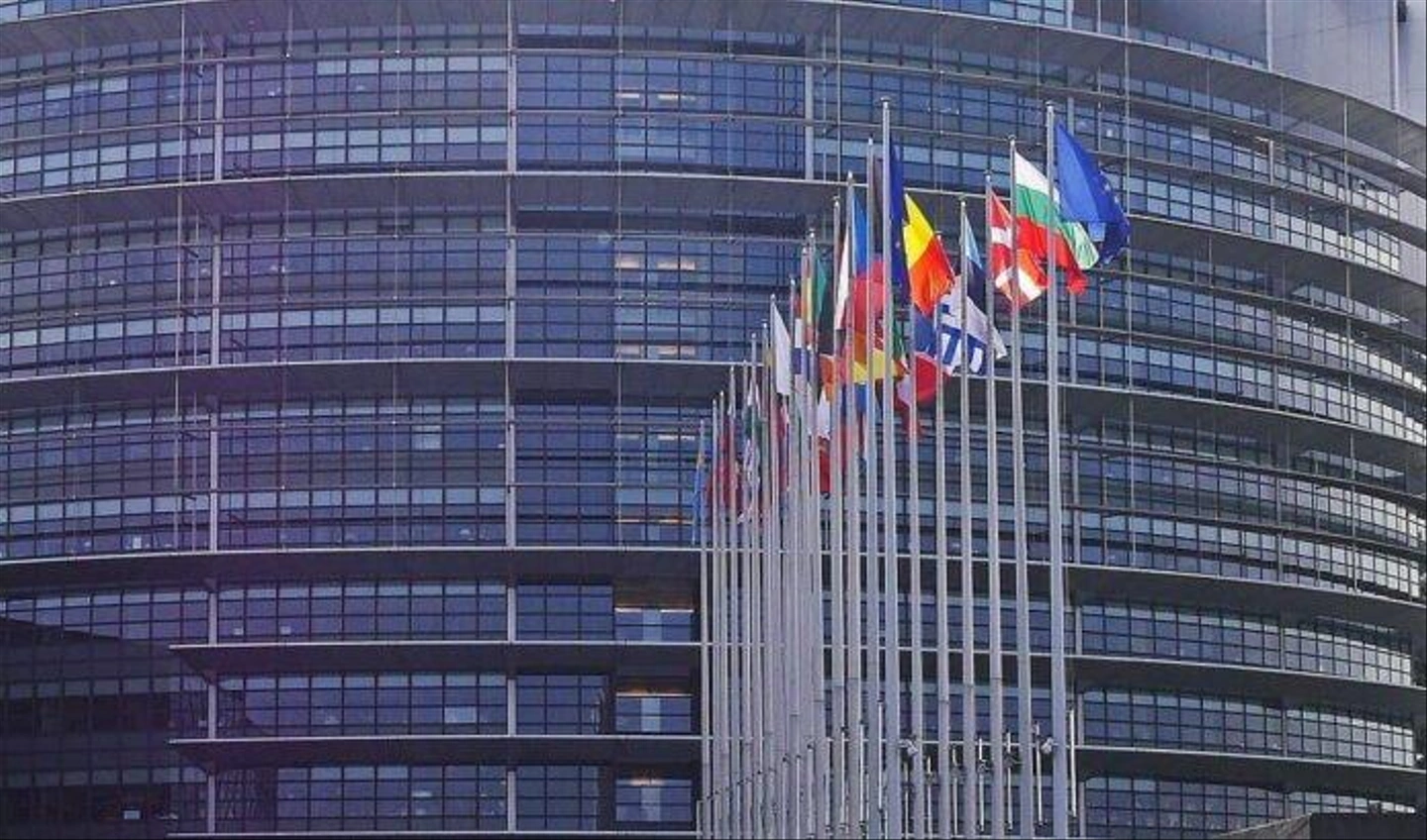 european-parliament-1274765_960_720-696x410.jpg