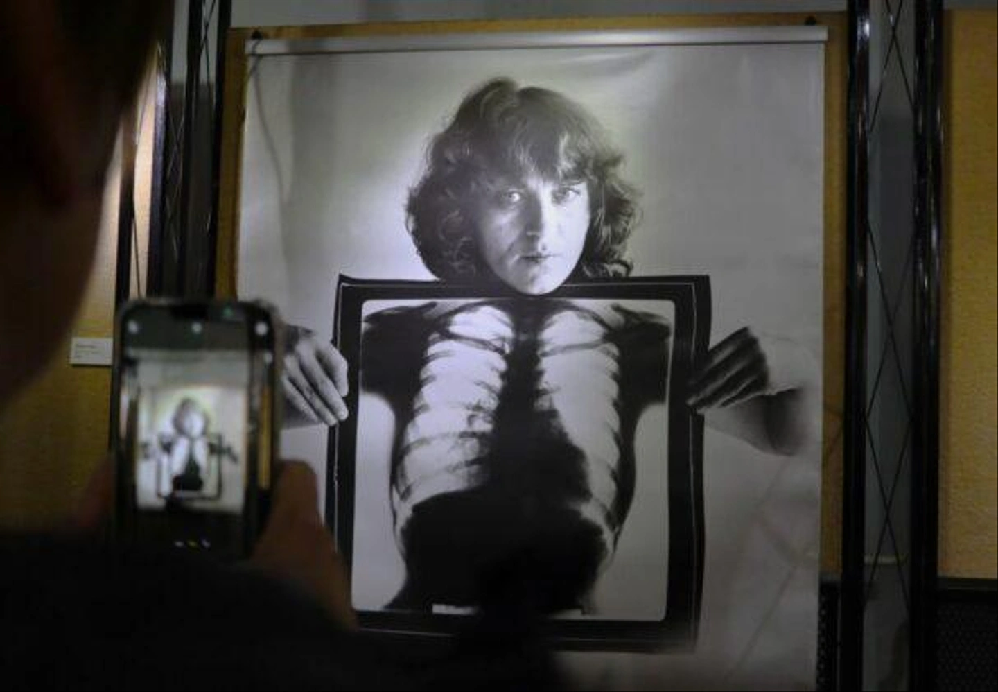 Fotografiai-Muzeum-Csader-Judit-kiallitas-17-606x420.jpg