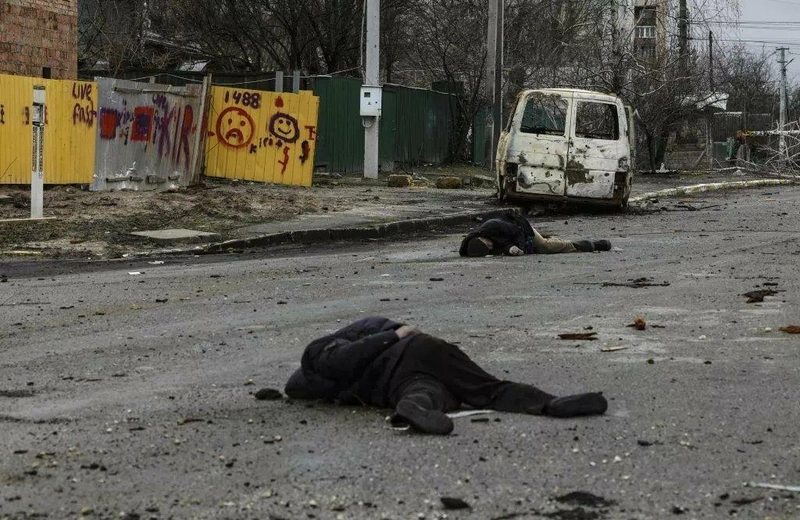 Holttestek Bucsa utcáján / Fotó: AFP a Getty Images segítségével.