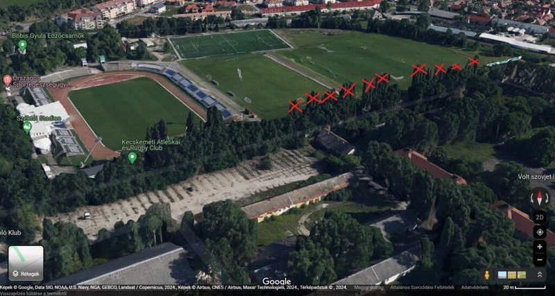 A piros x-szel jelölt fákat vágták ki (egy x több fát is jelenthet) / Forrás: Google Earth