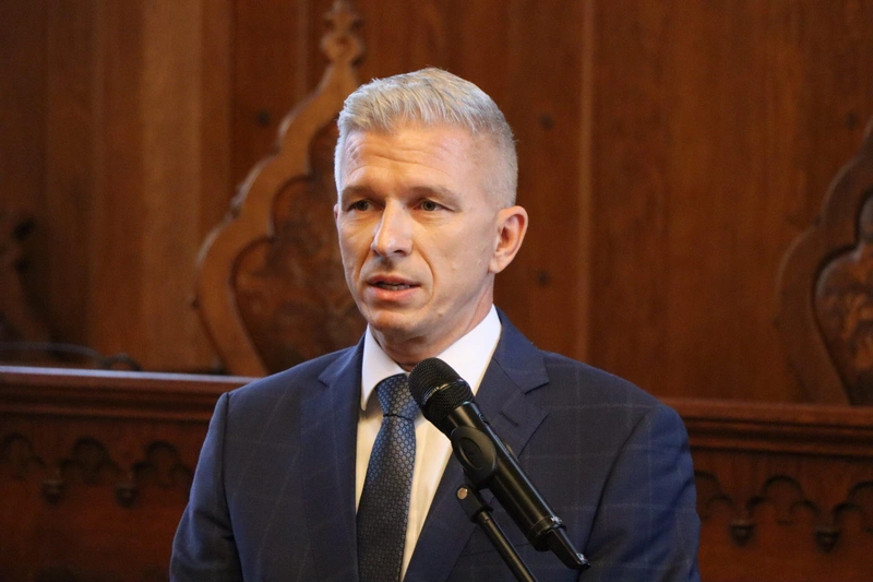 Csőszi Attila országgyűlési képviselő először szólalt fel a kecskeméti közgyűlésben / Forrás: Bálint Levente / KecsUP Hírek