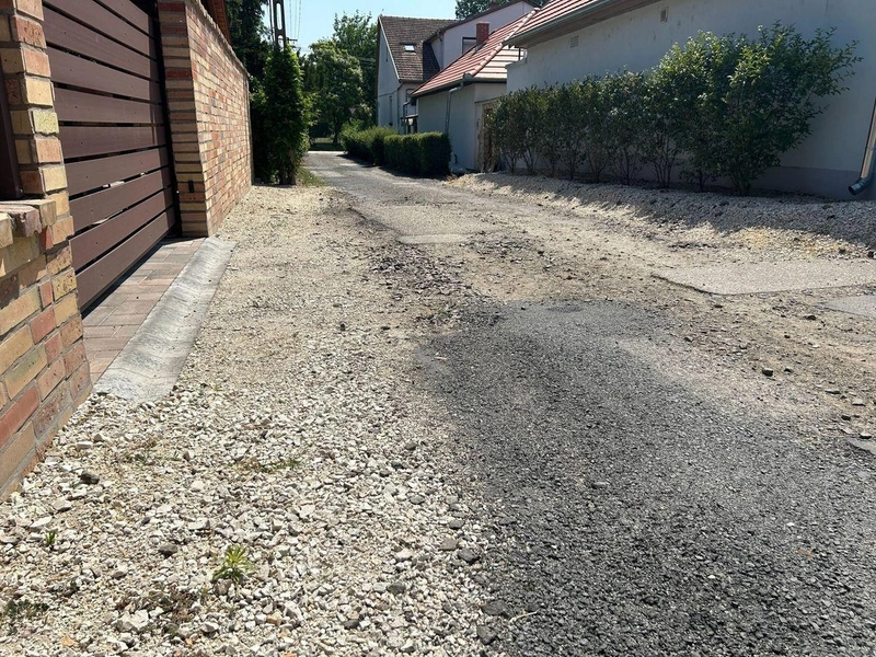 A Vereckei utca egy szakasza 2025. júniusában, a karbantartás után. Fotó: KecsUP Hírek/Balla Szilárd