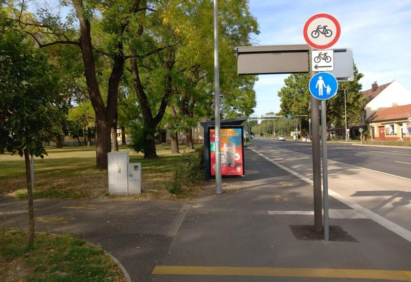 A Boldogasszony téri buszmegálló / Fotó: Hraskó István