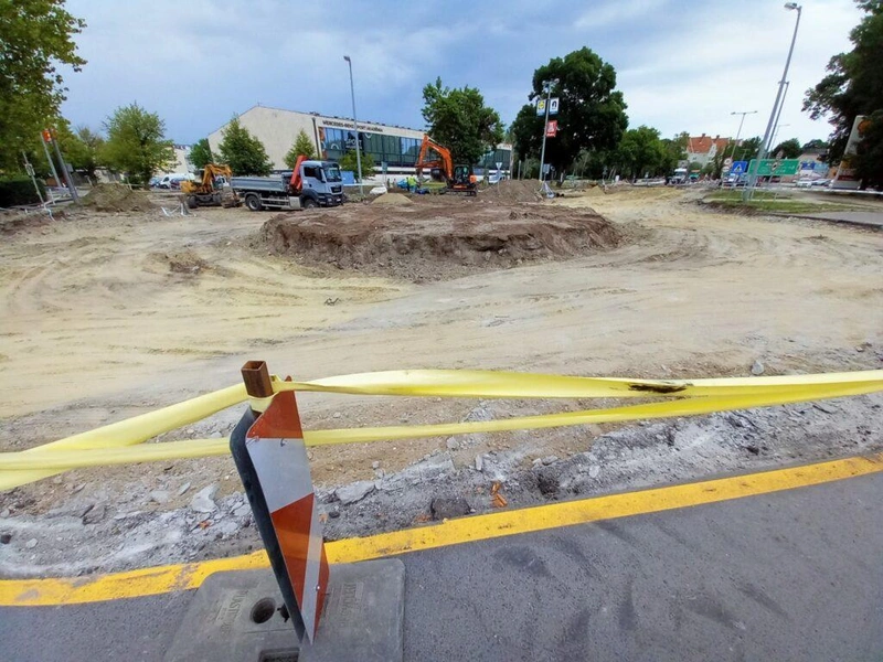 A McDonald’s-nál lévő körforgalom, vagyis ami maradt belőle / Fotó: Hraskó István