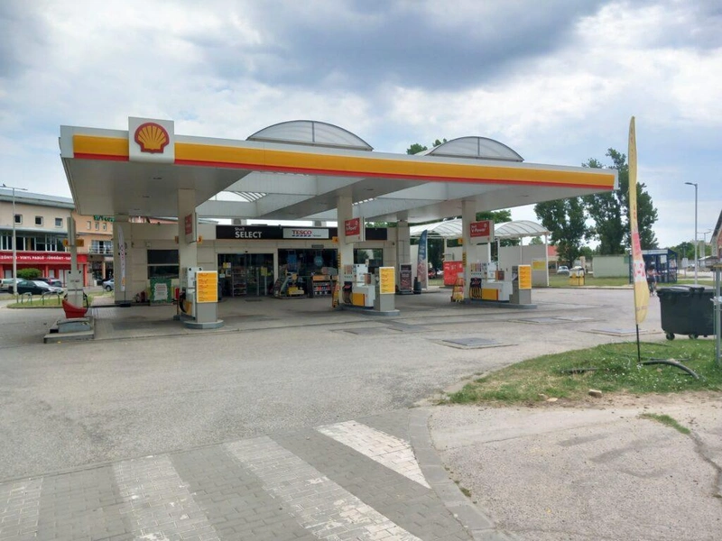 Itt most nem sokan tankolnak / Fotó: Hraskó István