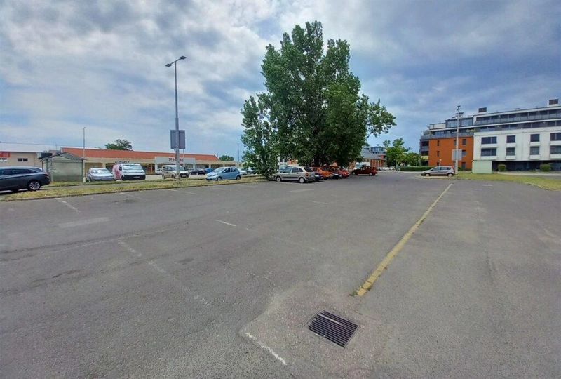 Most van bőven parkolóhely a Szil-Coopnál / Fotó: Hraskó István